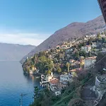 Cozy Lake View Apartment With Pool And Park!