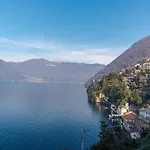 Cozy Lake View Apartment With Pool And Park!