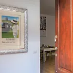 -Art Gallery- Luxury Boutique In Center Of Como