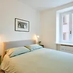 Sisters\' House