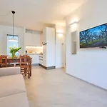 Sisters\' House
