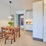 Sisters\' House