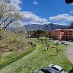 Como Lake Green Oasis