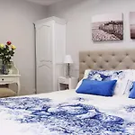 Lora Center Room