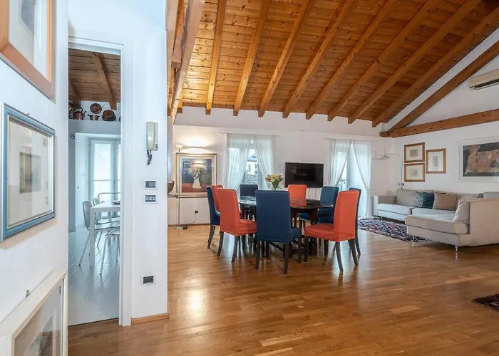 A Casa Nuccia Mansarda By Holiday Solutions