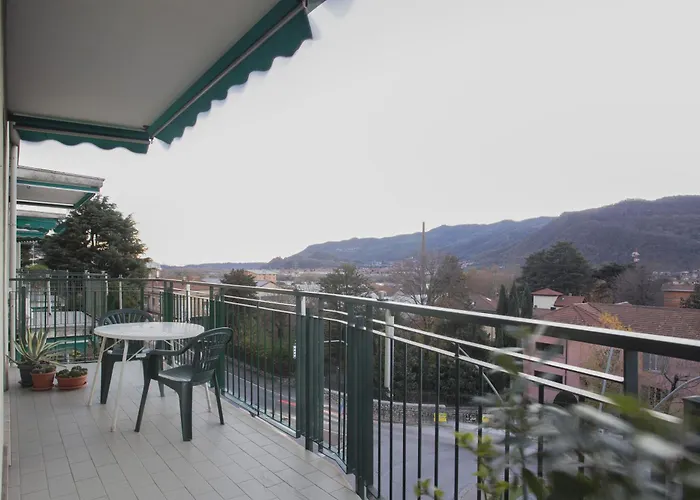 Lago Di Lecco - Parcheggio Gratuito - Stazione Ferroviaria