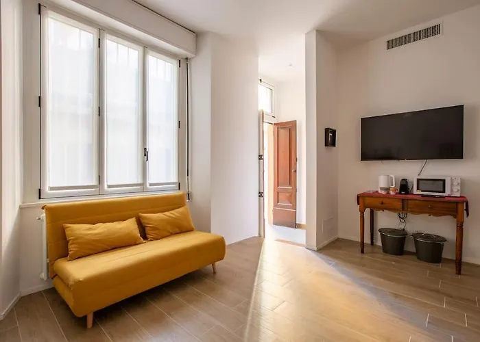 -Art Gallery- Luxury Boutique In Center Of Como