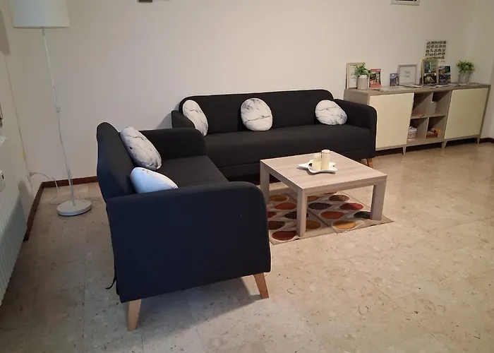 Lario Promenade: Family Friendly Apartment In Como