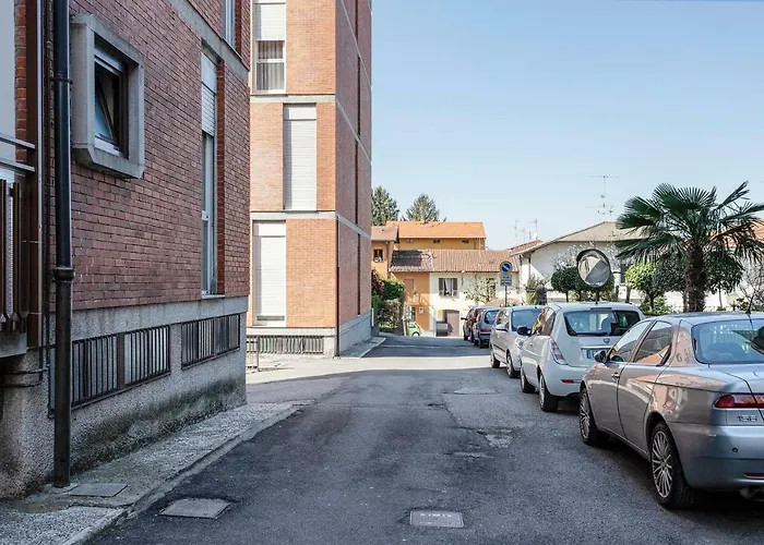 Como Colorful Apartment