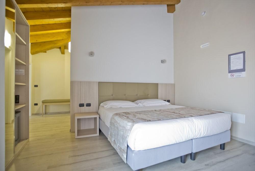 Di Hotel