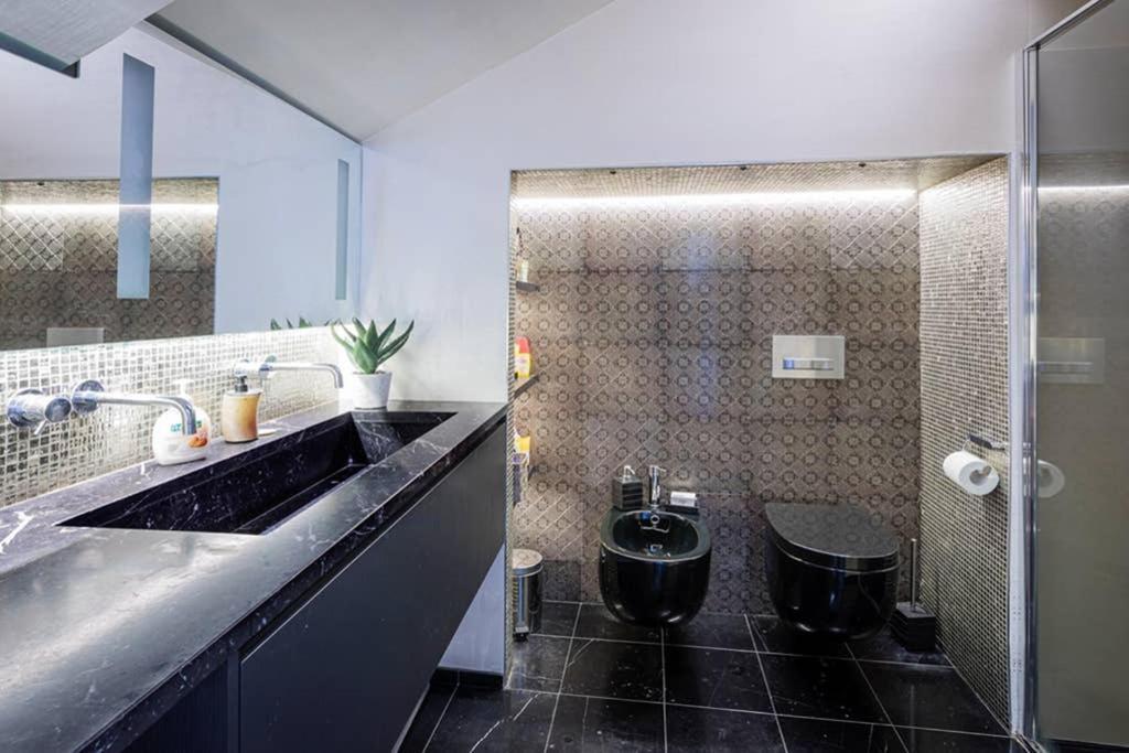 Gaeta Luxury Sleeps 8 Guests