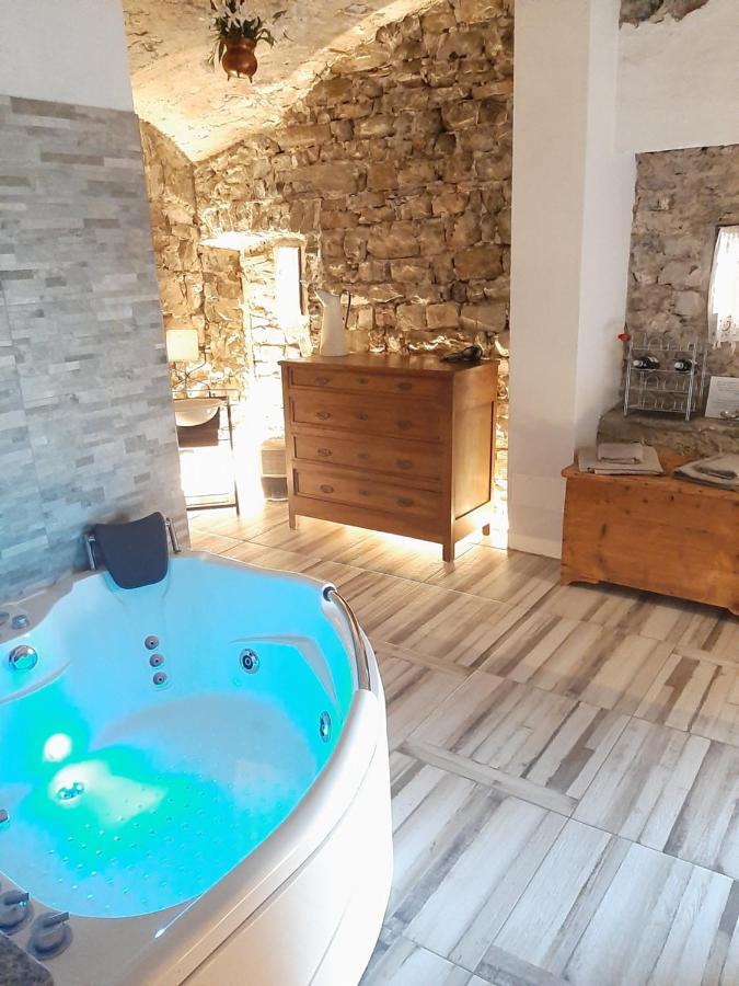 La Grotta Dell'antica Calvasino - Jacuzzi * Lezzeno