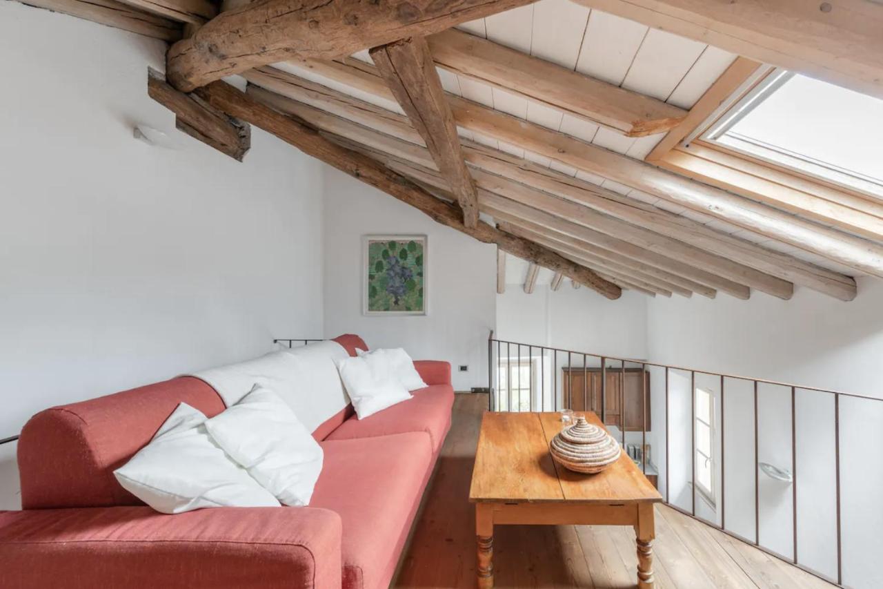 At The Pier Of - The House Of Travelers Apartment