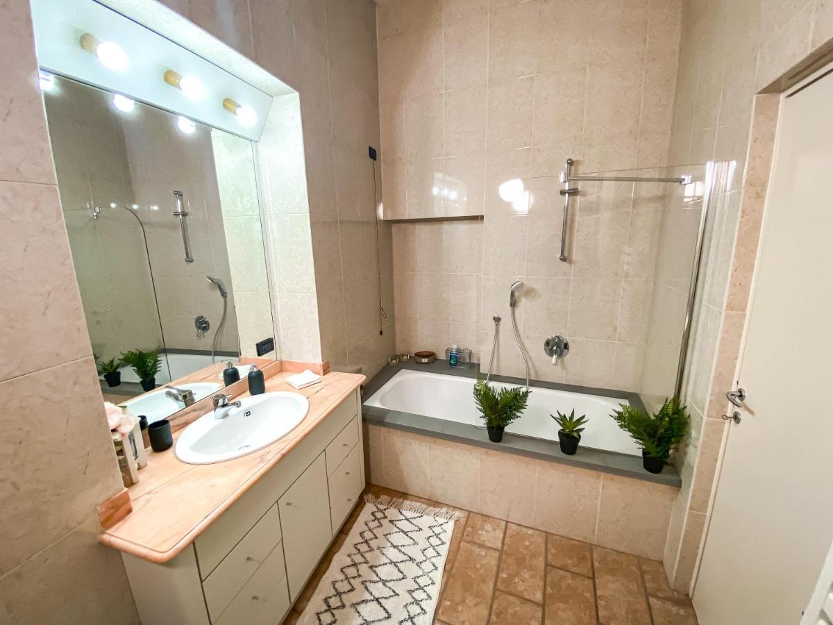 Luxury And Modern - Mq 270 - In The Heart Of