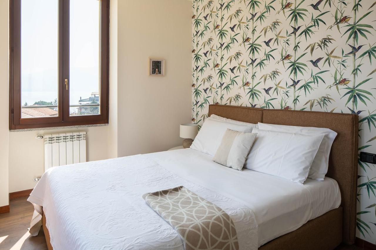 Lario's - 10 Suites On Lake Apartment