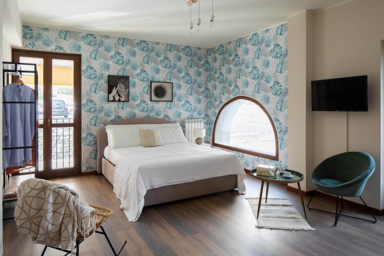 Lario's - 10 Suites On Lake Apartment