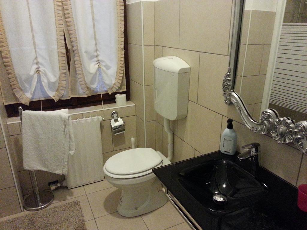 Megaride Guest house Como