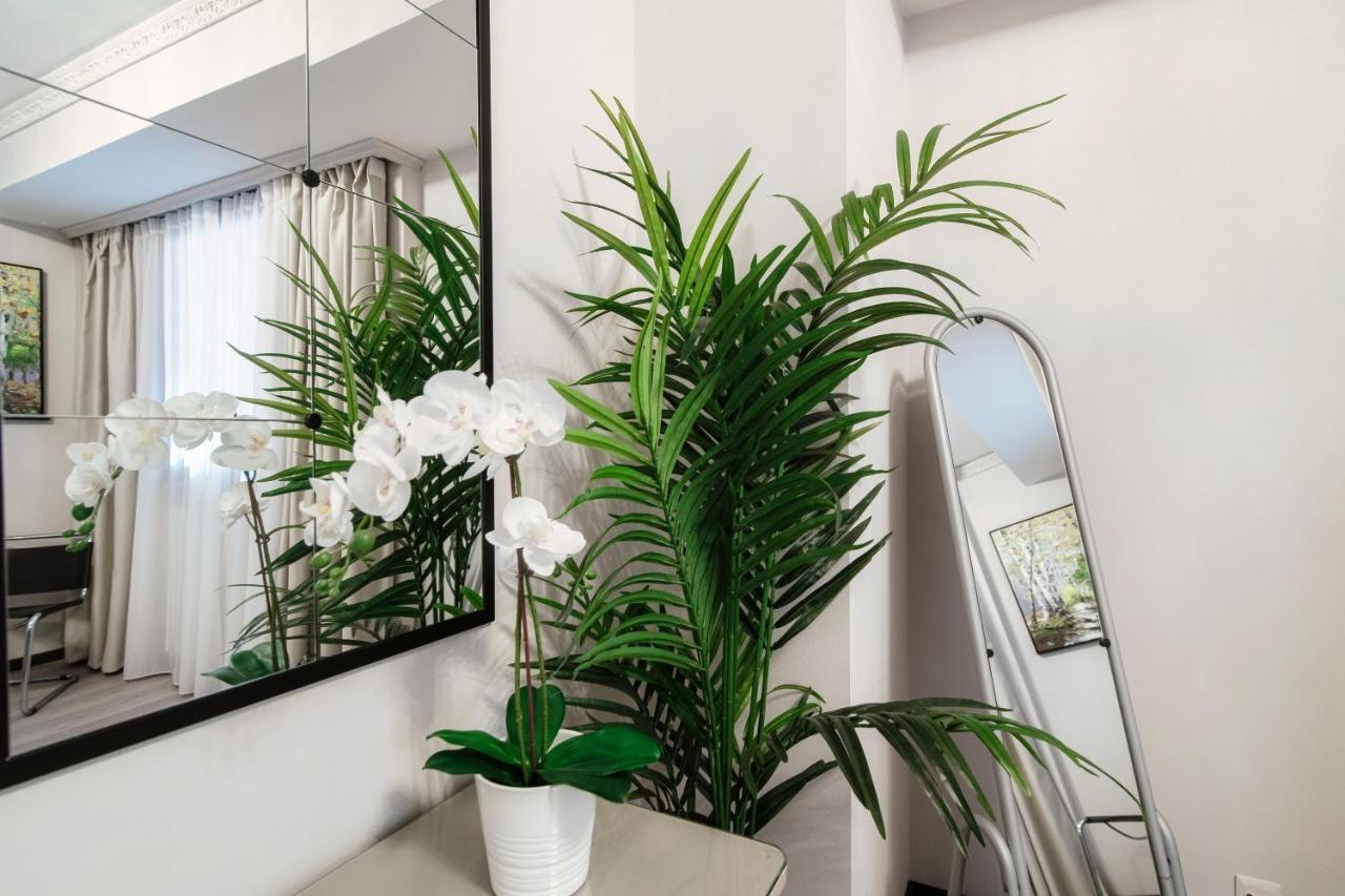Florissa - By Myhomeincomo Apartment
