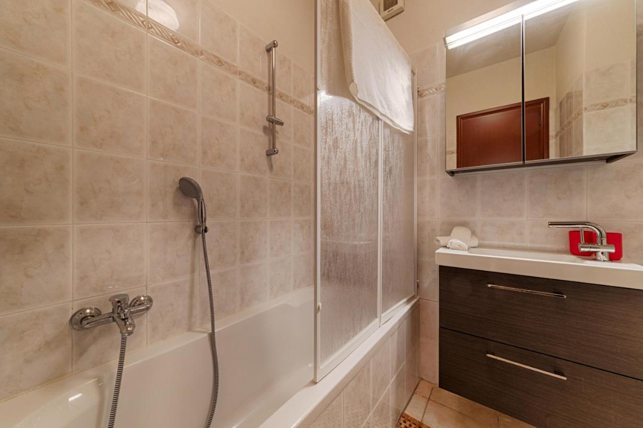 Modern Lakefront 2-bedroom Appartamento *