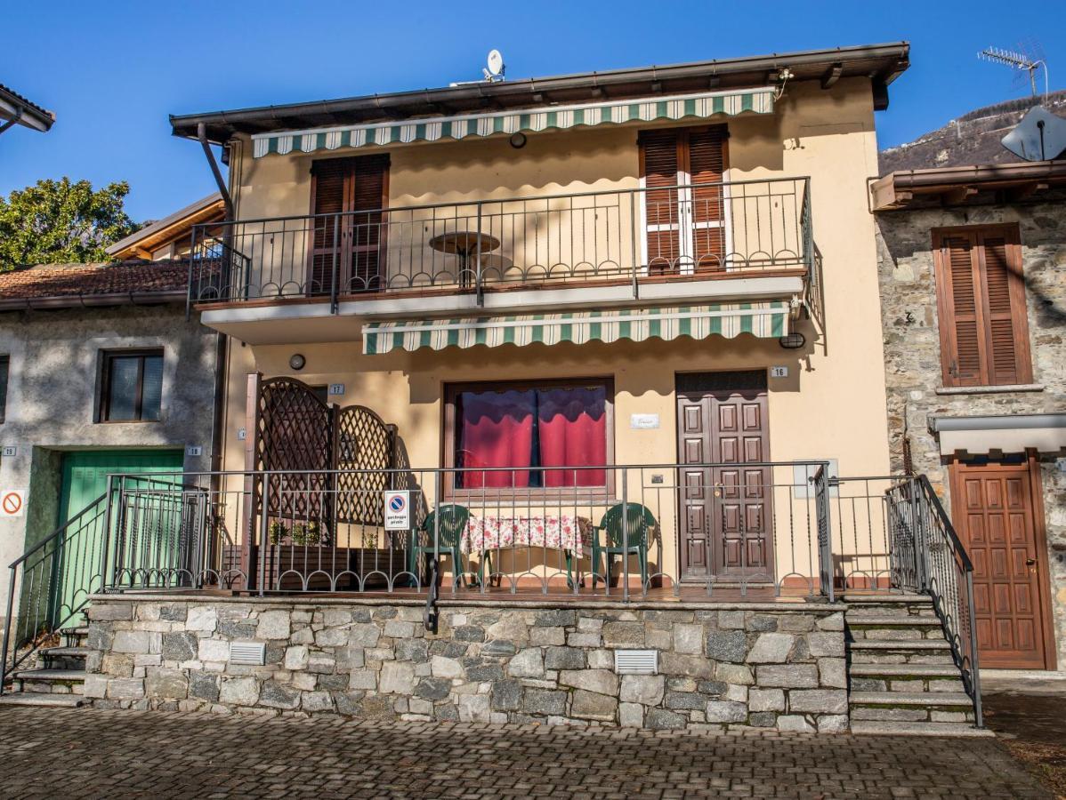 House Nicholas * Gera Lario