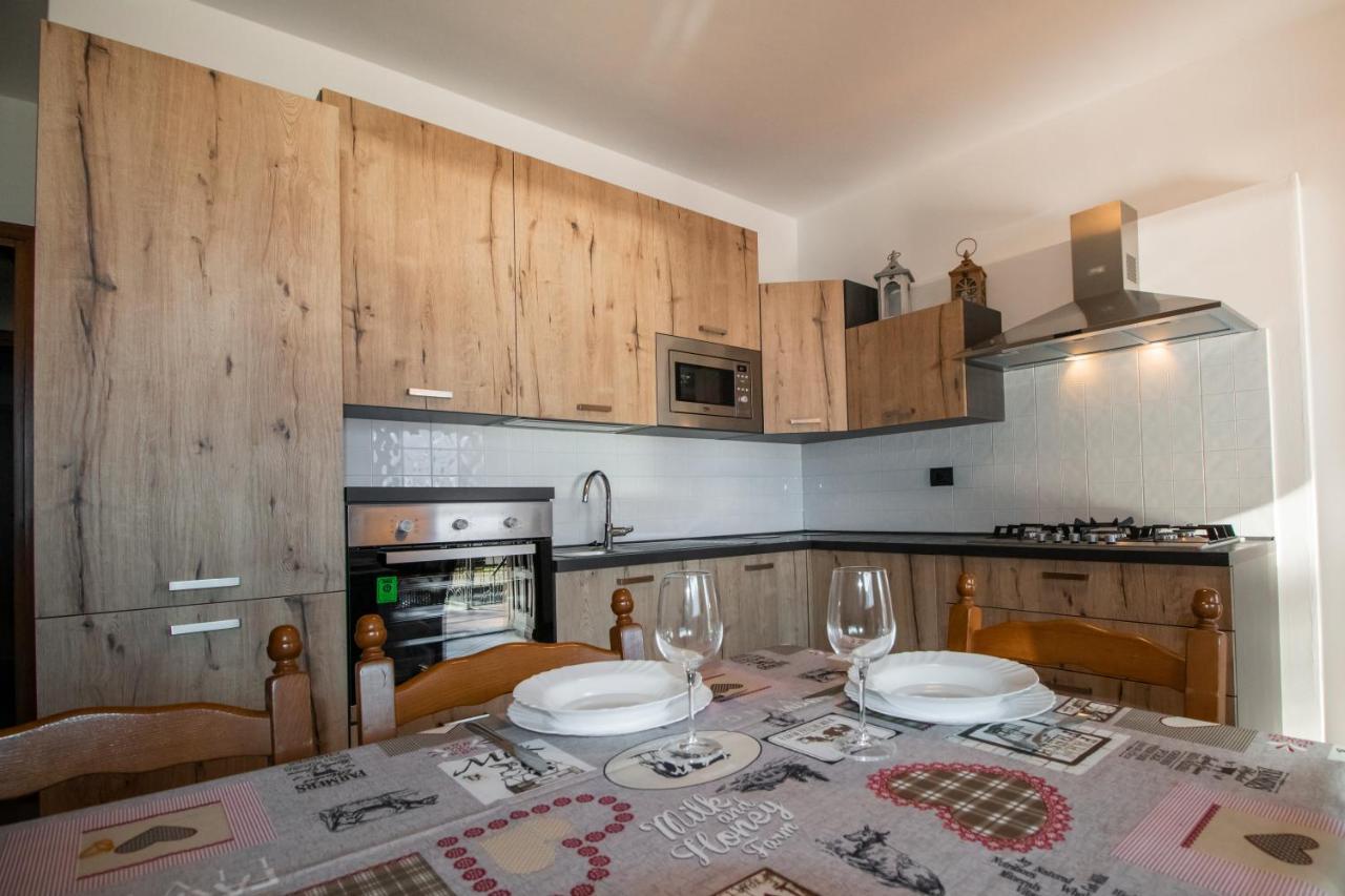 House Nicholas * Gera Lario