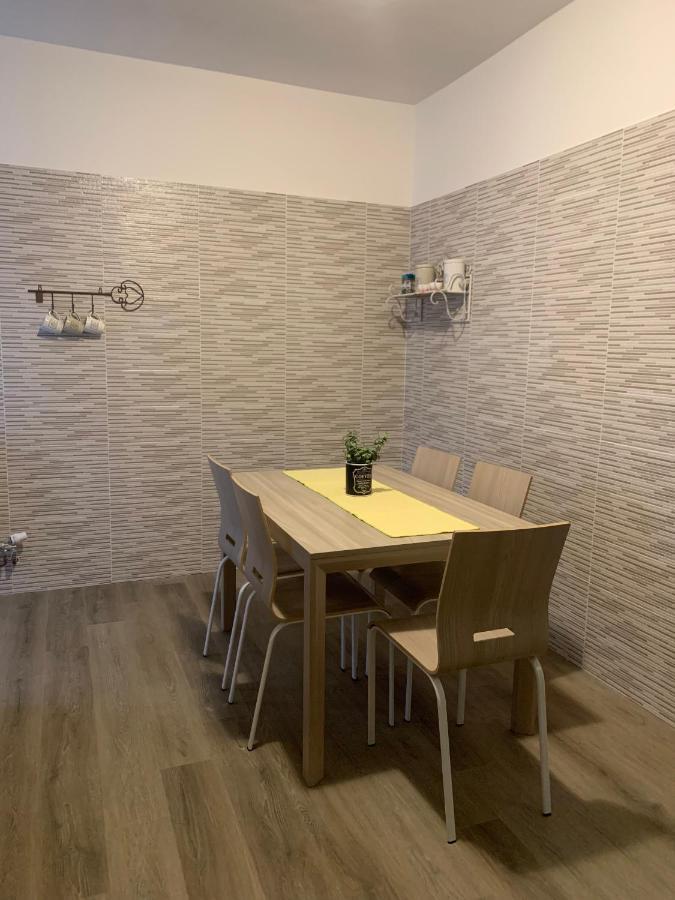 Lario Promenade: Family Friendly In Apartment Como
