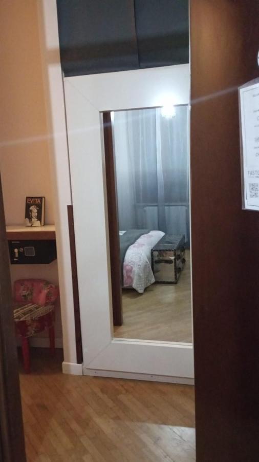 Megaride Guest house Como