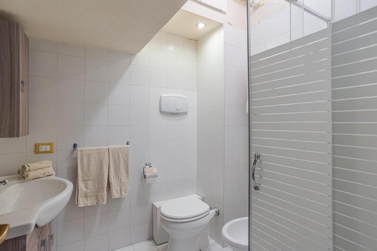 Apartment Cozy Lake View With Pool And Park! Nesso