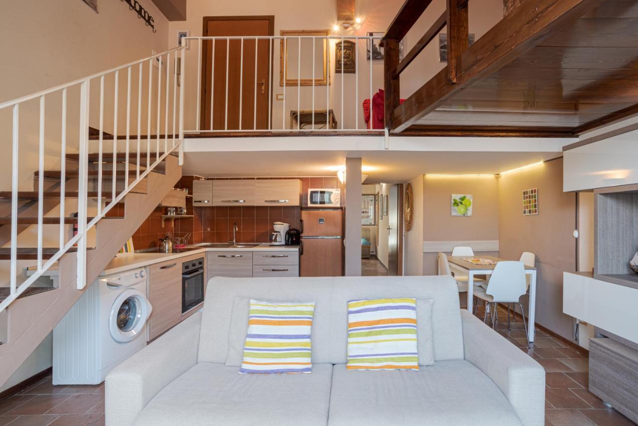 Cozy Lake View With Pool And Park! Nesso