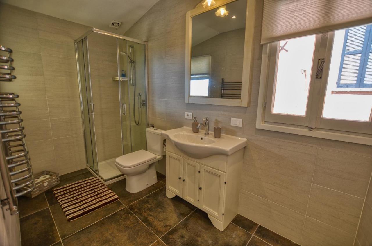 Pezzo 3-bedroom Lakeview With Shared Garden And Terrace * San Siro (Lombardy)