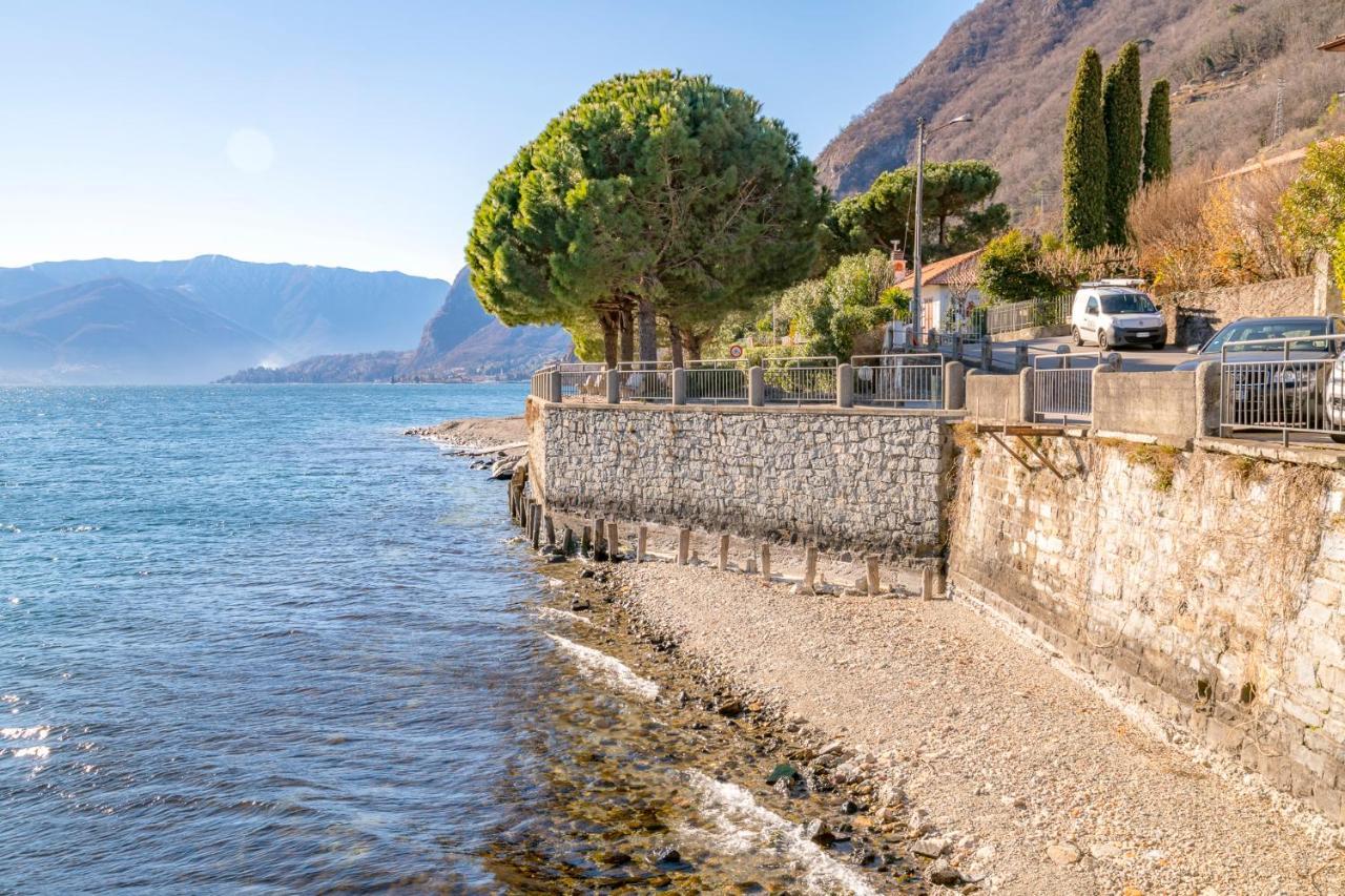 Como Lake With Two People Lake View And Near Beach Apartment