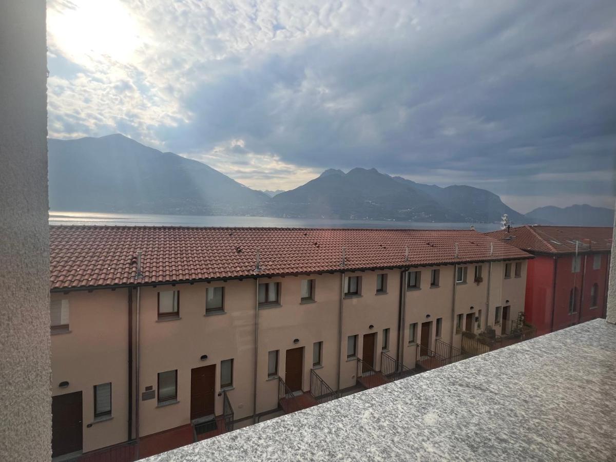 Apartment Como Lake With Two People Lake View And Near Beach