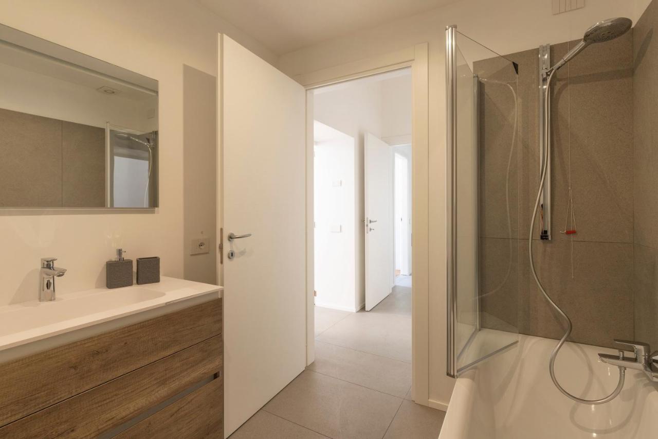 Apartment Mc House Con Posto Auto Como
