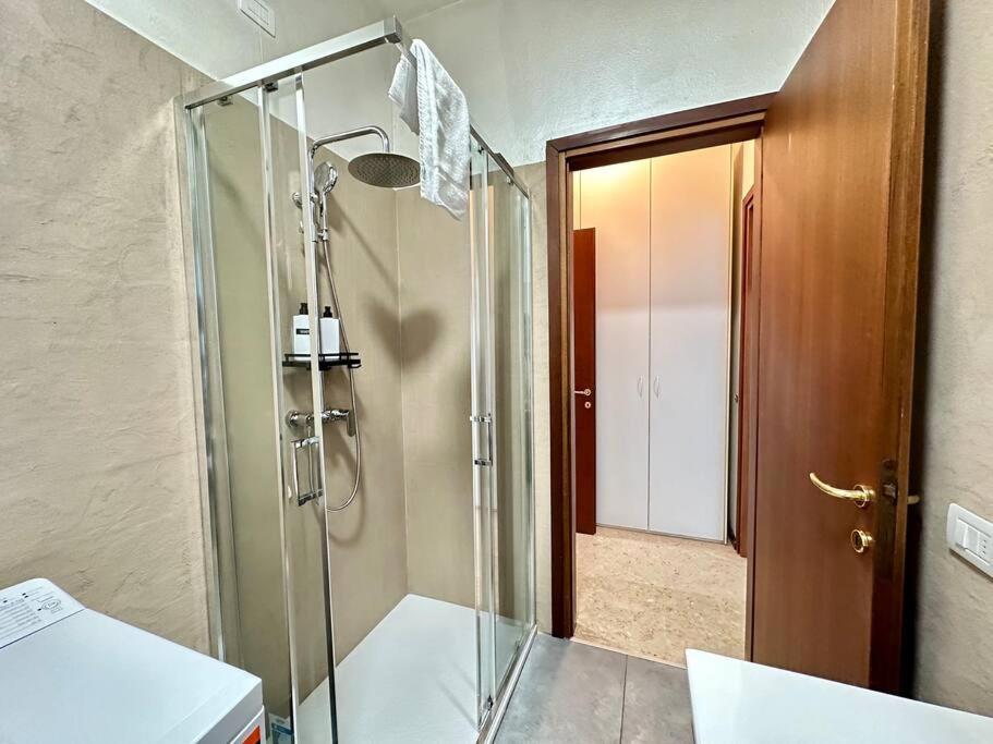 Cost An Business House And Free Park By Revenue House Como