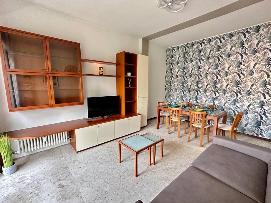 Cost An Business House And Free Park By Revenue House Apartment *