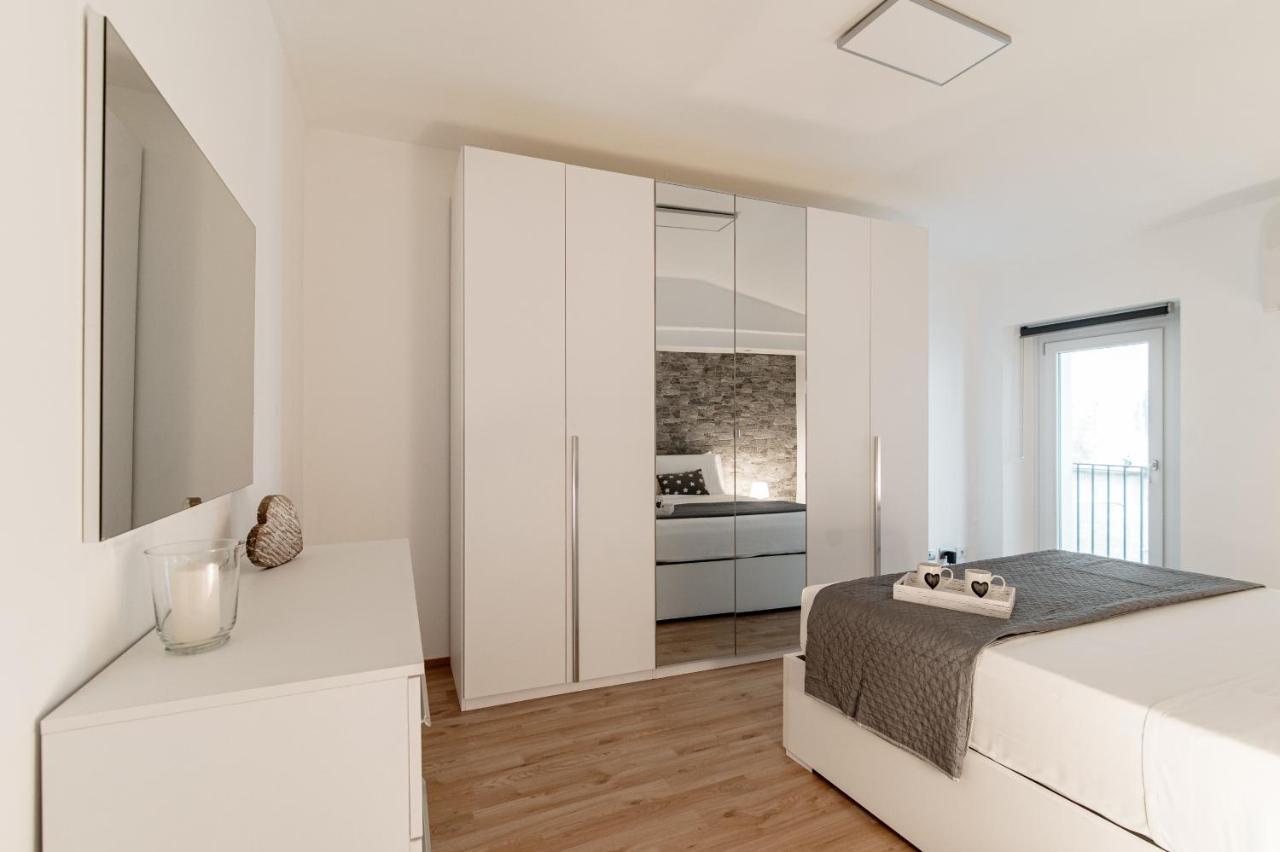 Apartment Love's Corner - By Myhomeincomo *