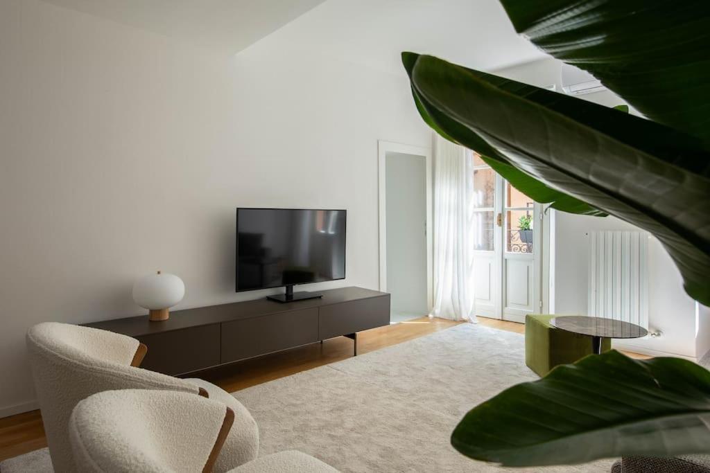 Apartment La *