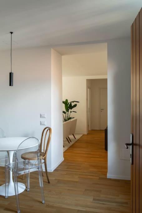 Apartment La *