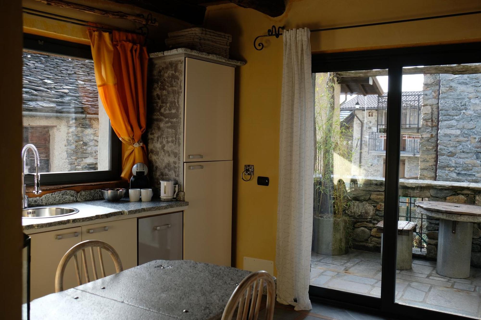 Montemezzo Le In Pietra Apartment