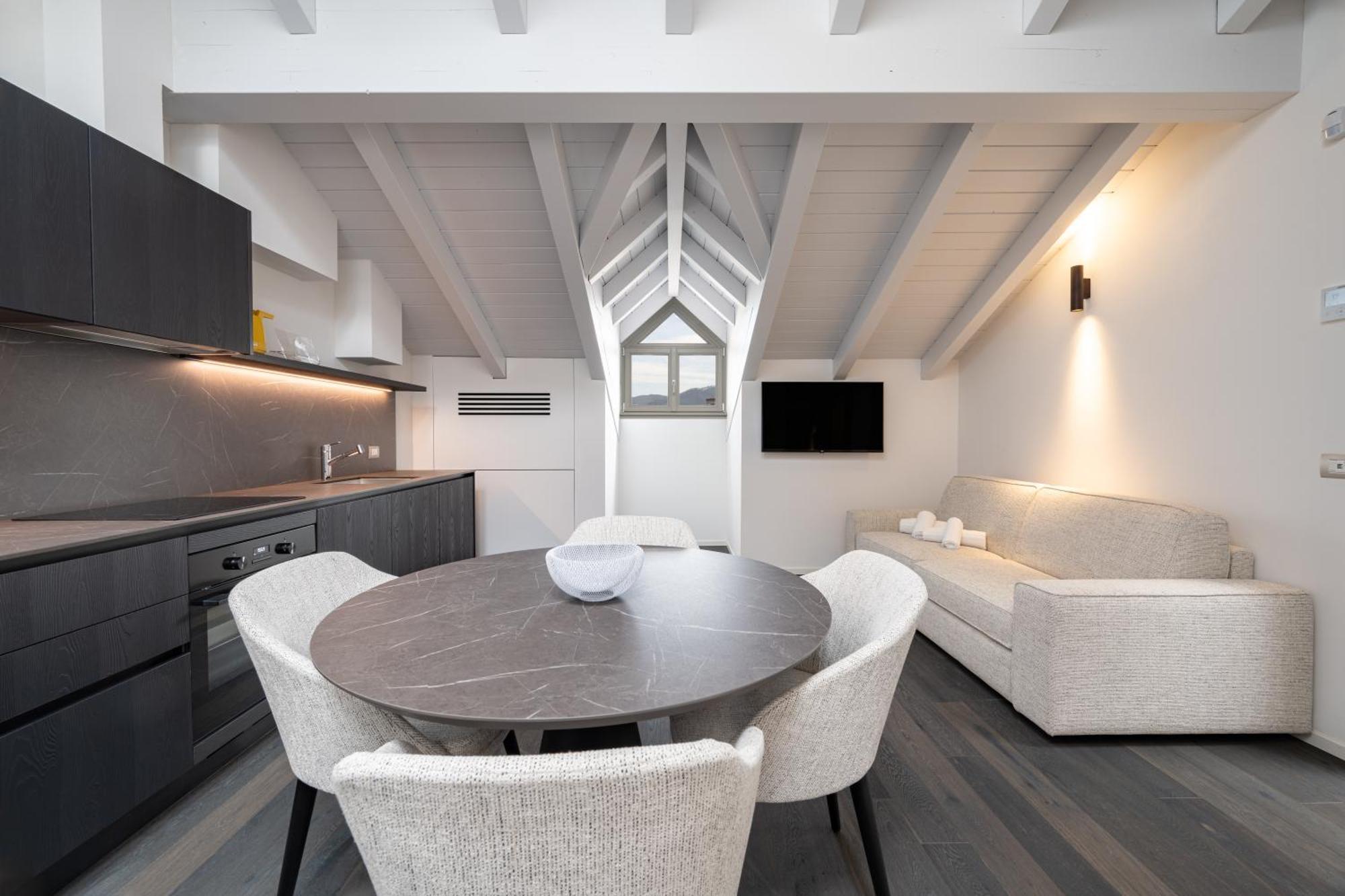 Palazzo La Cortesella - Modern Design & Location Apartment Como
