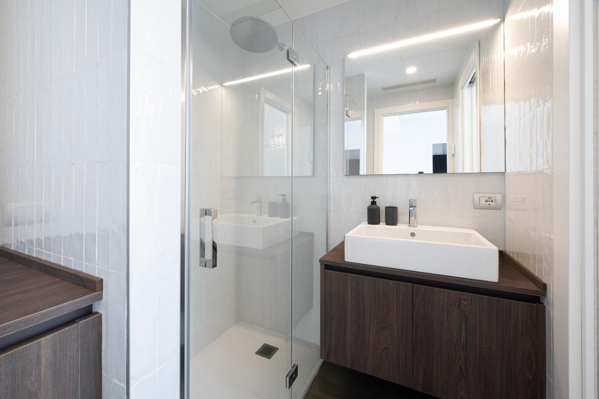 Apartment Palazzo La Cortesella - Modern Design & Location