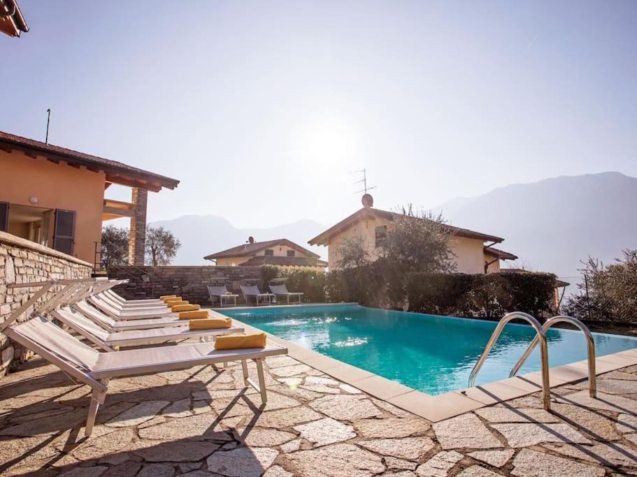 Sanny-grande B Sleeps 8 With Pool By Italian *