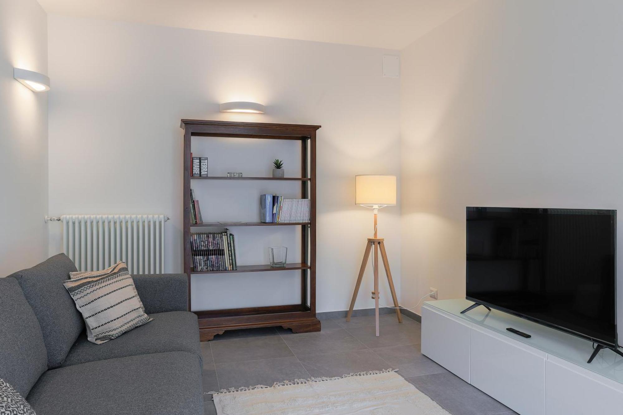 Apartment Eugenia - By Myhomeincomo *