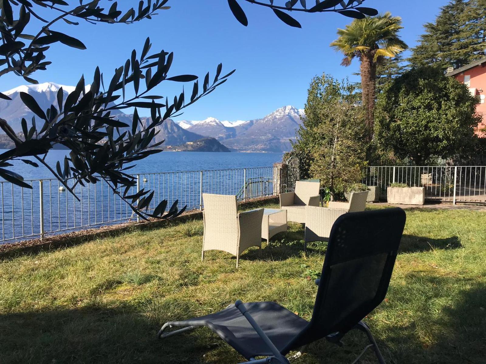 White Garden - With Access To The Lake *