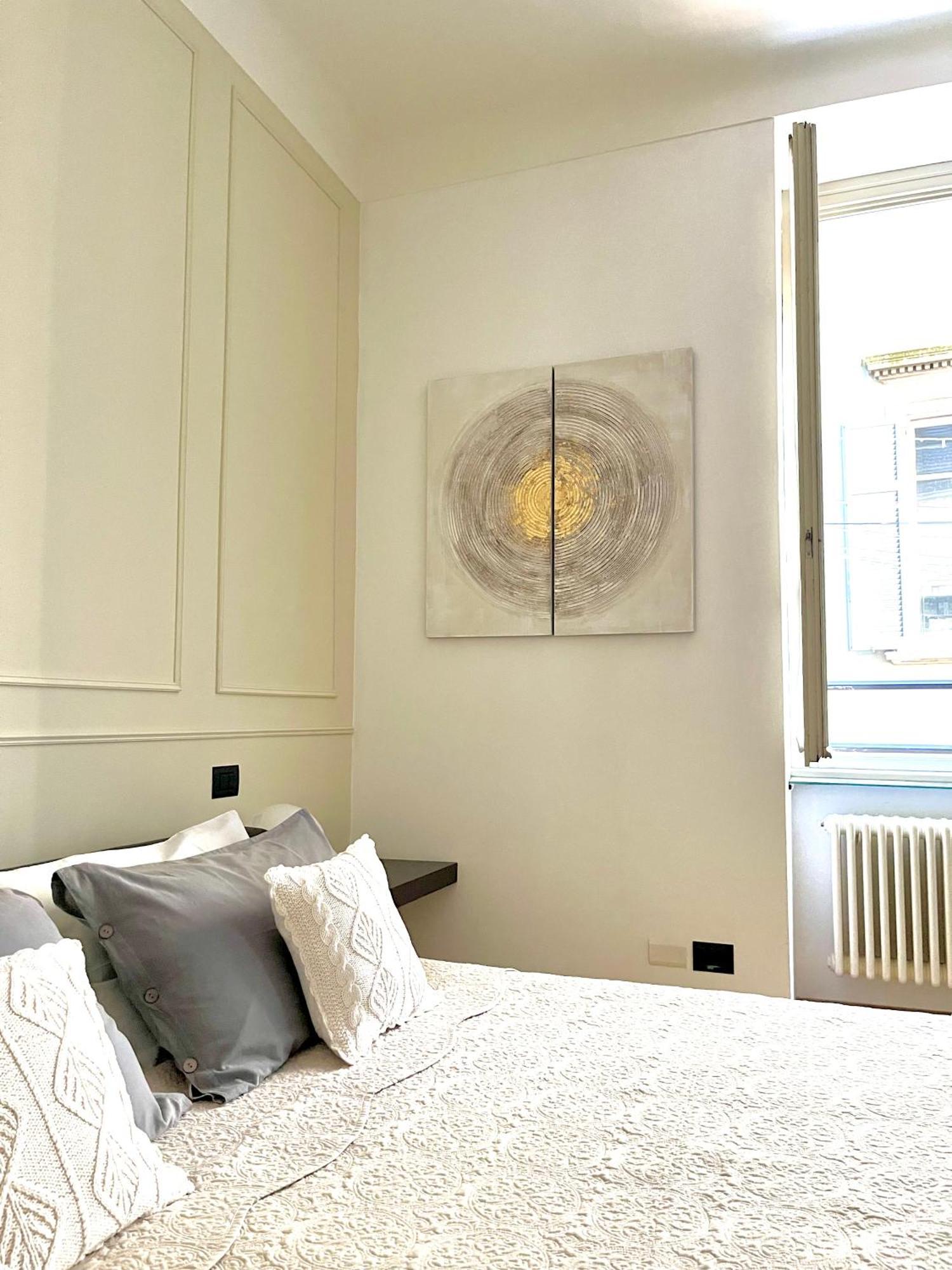 Apartment Charming Como: Downtown With Dual Bedrooms And Bathrooms Como