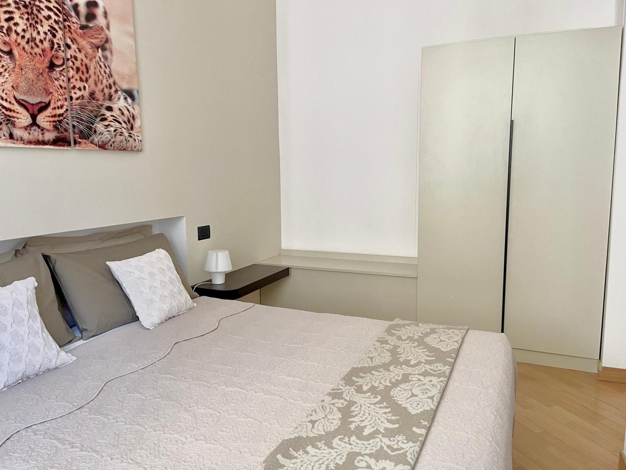 Charming Como: Downtown With Dual Bedrooms And Bathrooms *