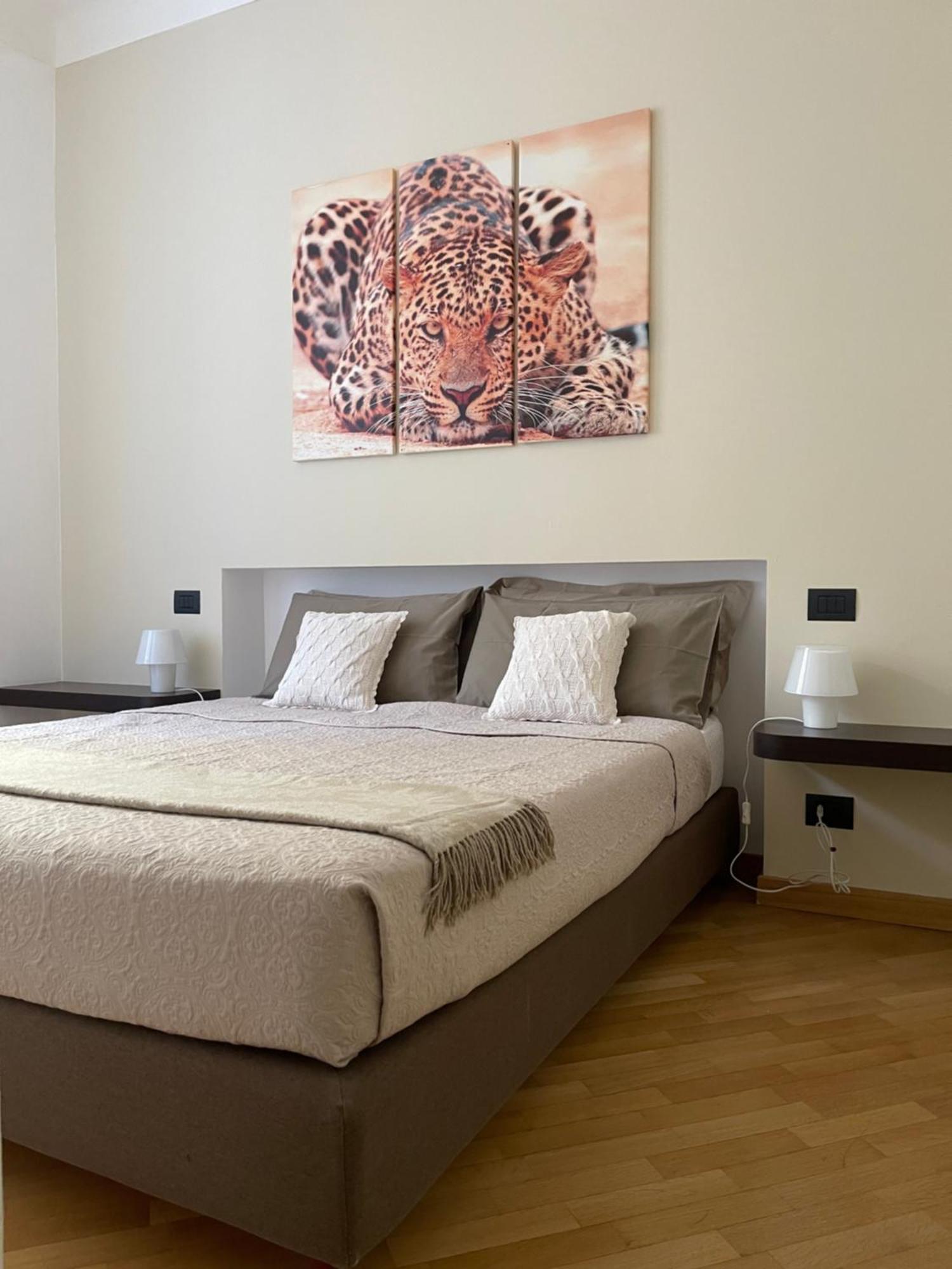 Charming Como: Downtown With Dual Bedrooms And Bathrooms *