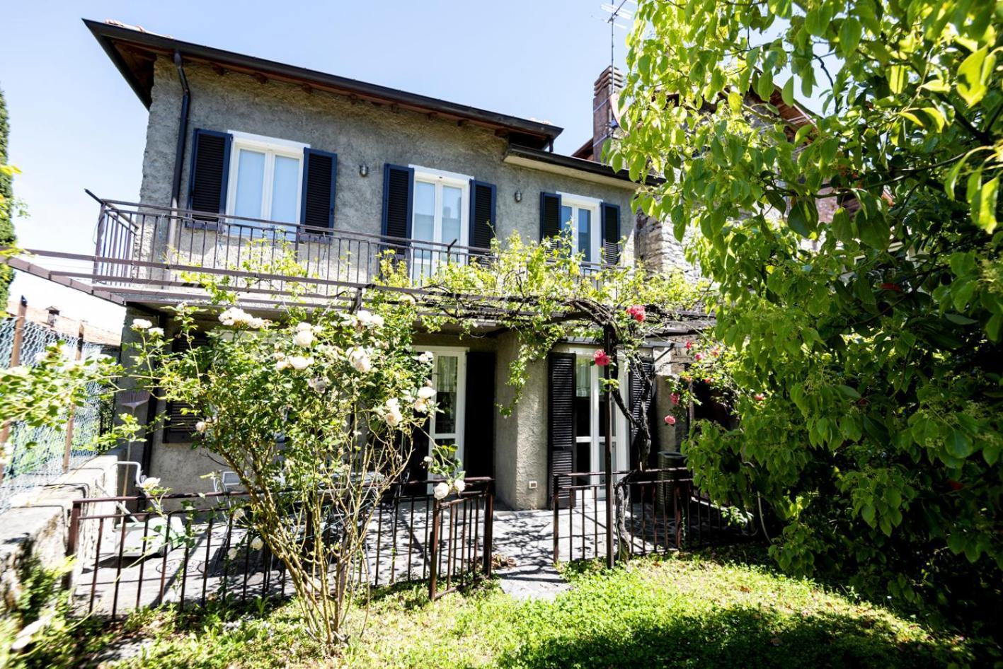 Castello Di Vezio In The Village Holiday home *