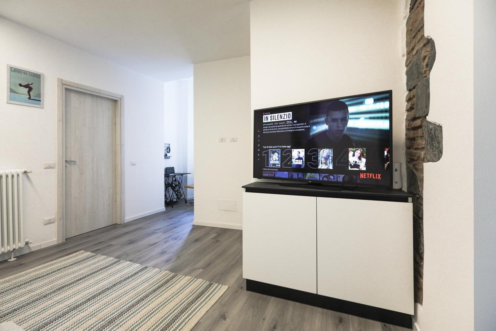 Blue Sapphire Cozy Flat In Center Of City Como