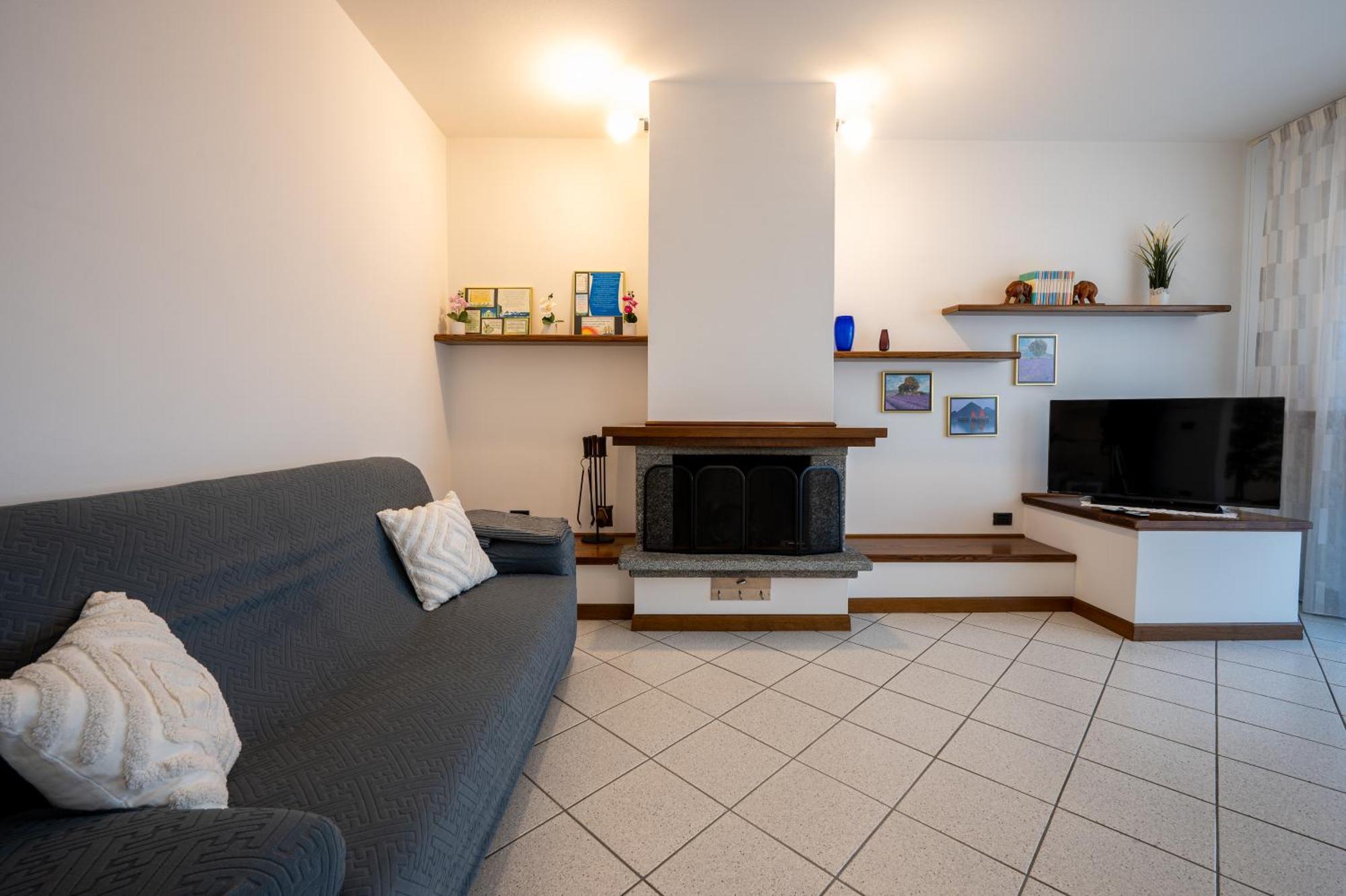 Appartamento Three Bedroom - View - Larihome A57 Dongo